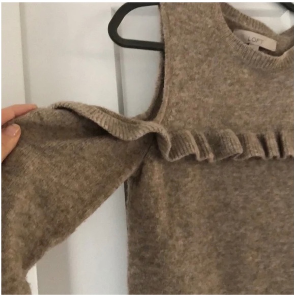 LOFT cold shoulder sweater - Picture 3 of 4